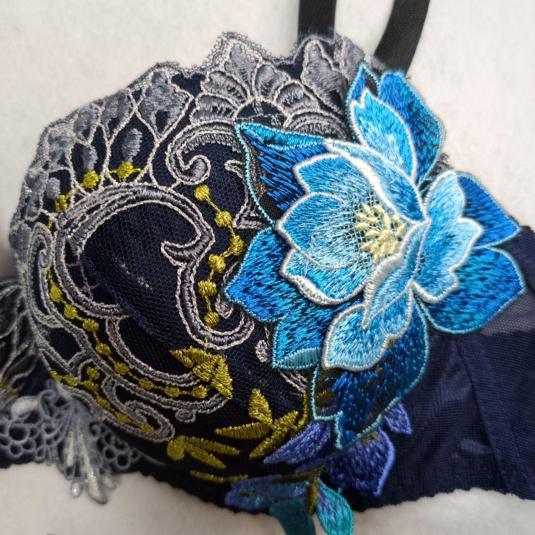 Radyちゃん　サルート　ワコール　新品　ブラC75