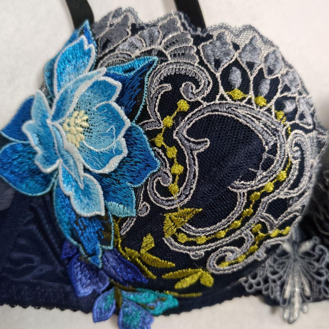 Radyちゃん　サルート　ワコール　新品　ブラC75