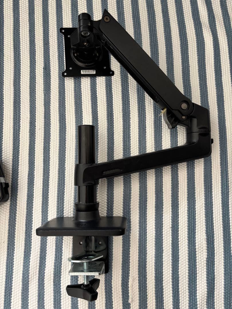 t*y様 エルゴトロン　hp モニターアーム