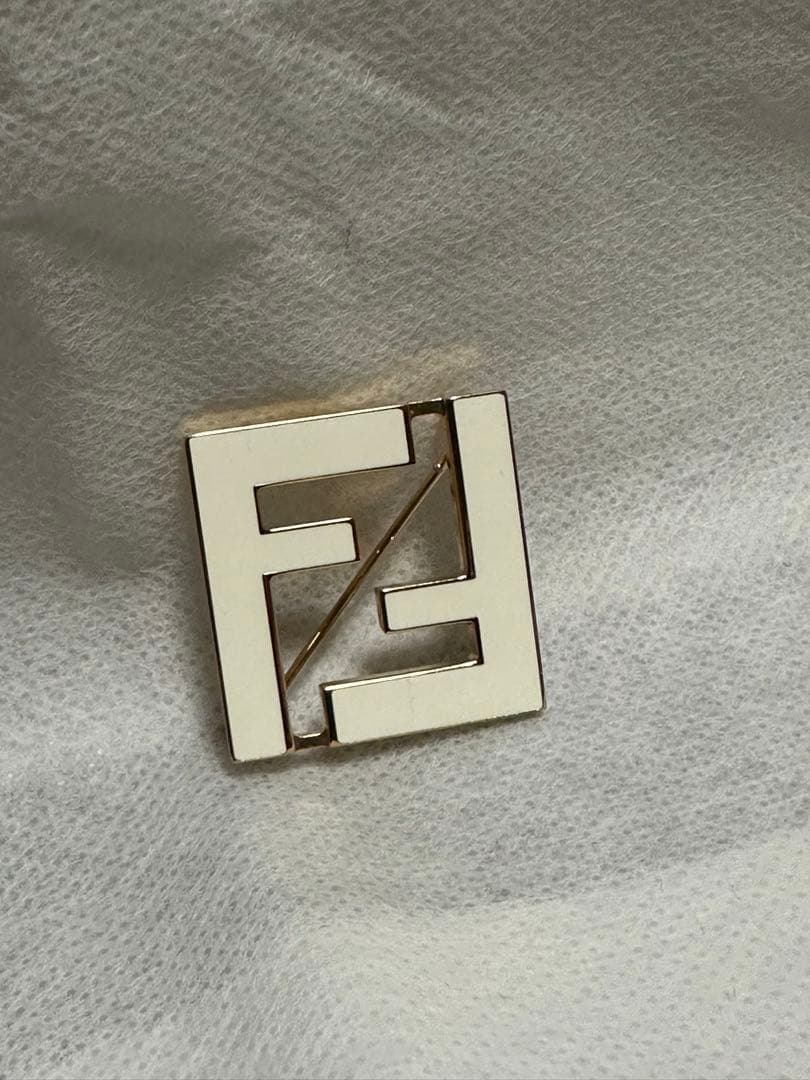 FENDI❣️ブローチ❣️