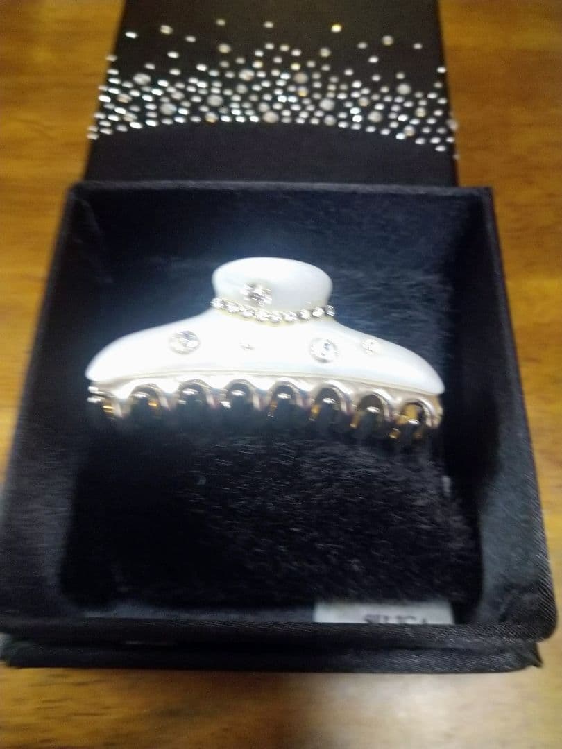 本日のみ値下げアッカクリスマス限定ストーン付きホワイトヘアクリップ