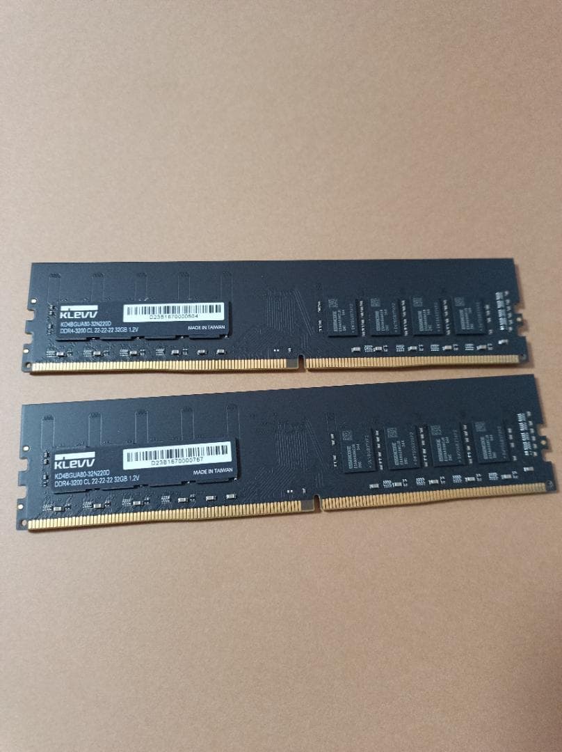 中古 DDR4 3200 32GBx2 ESSENCORE KLEVV