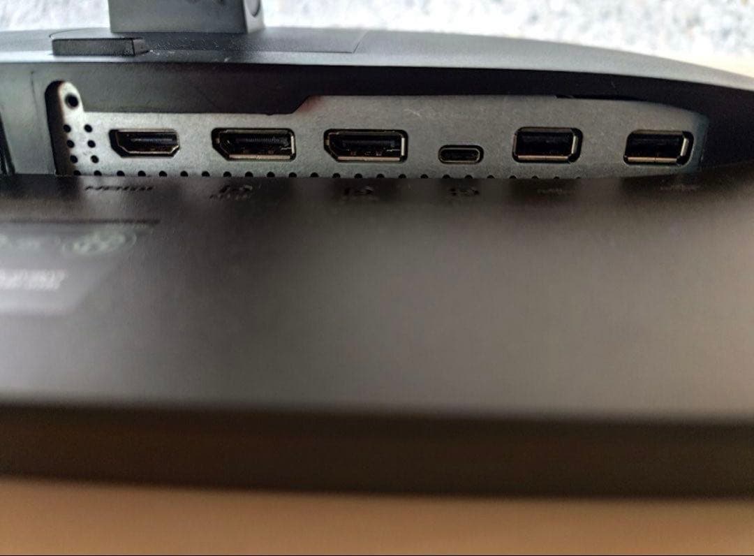 DELL P2421DC 23.8インチ WQHD（2560×1440）