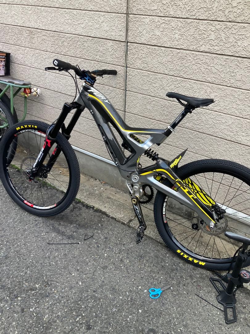 炭素繊維製のgt