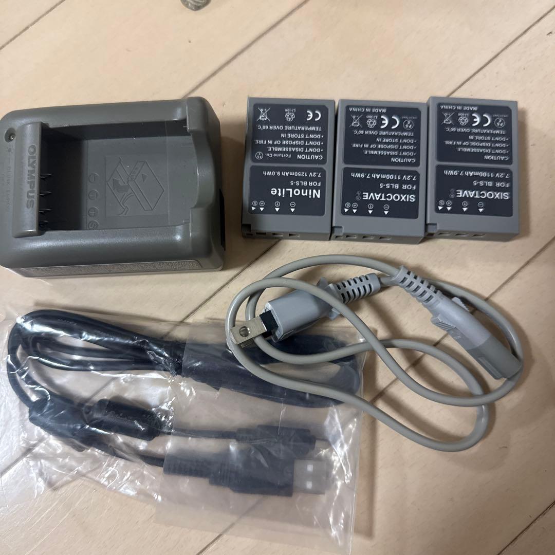 美品　OLYMPUS PEN E-PL9 ミラーレス一眼 本体　バッテリー3個