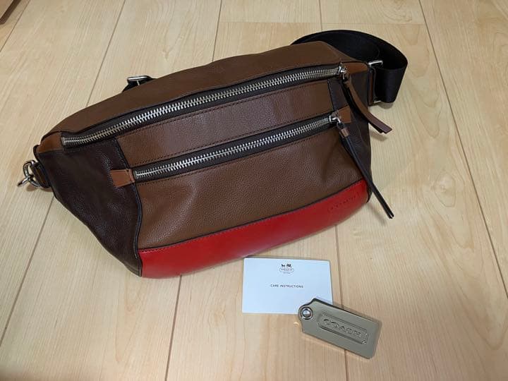 【ほぼ未使用！美品】COACH ボディバッグ
