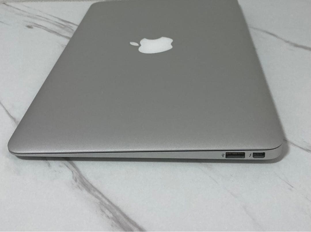 MacBook本体 MacBook Air 11 inch i5 4GB 128GB 2013
