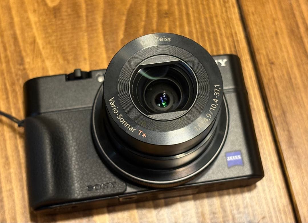 SONY RX100 初代、予備バッテリー、Zeiss製ケース付き