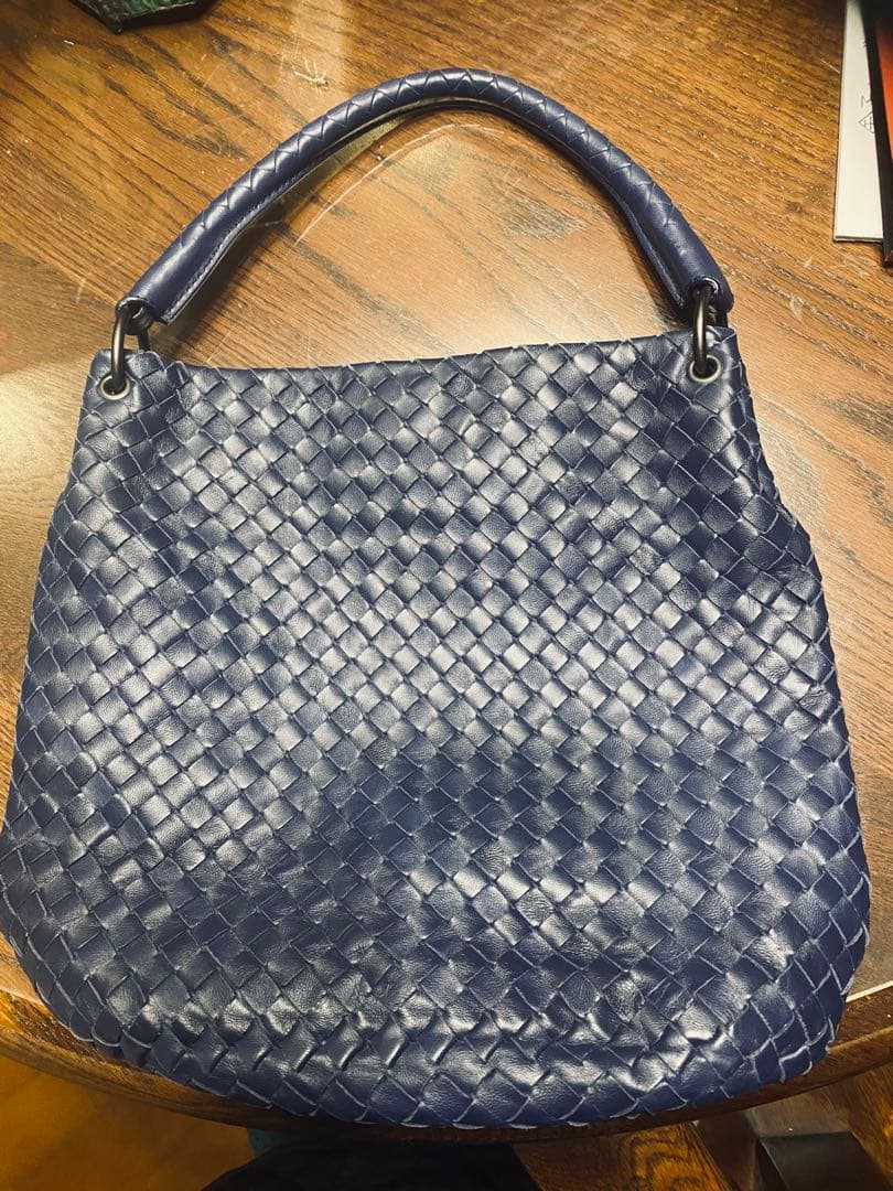 美品　ボッテガヴェネタ　イントレチャート バケツ型　ネイビー　ミラー付き