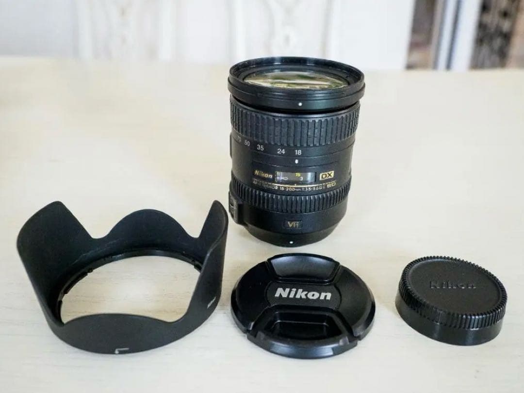 Nikon AF-S DX 18-200mm VR II レンズ