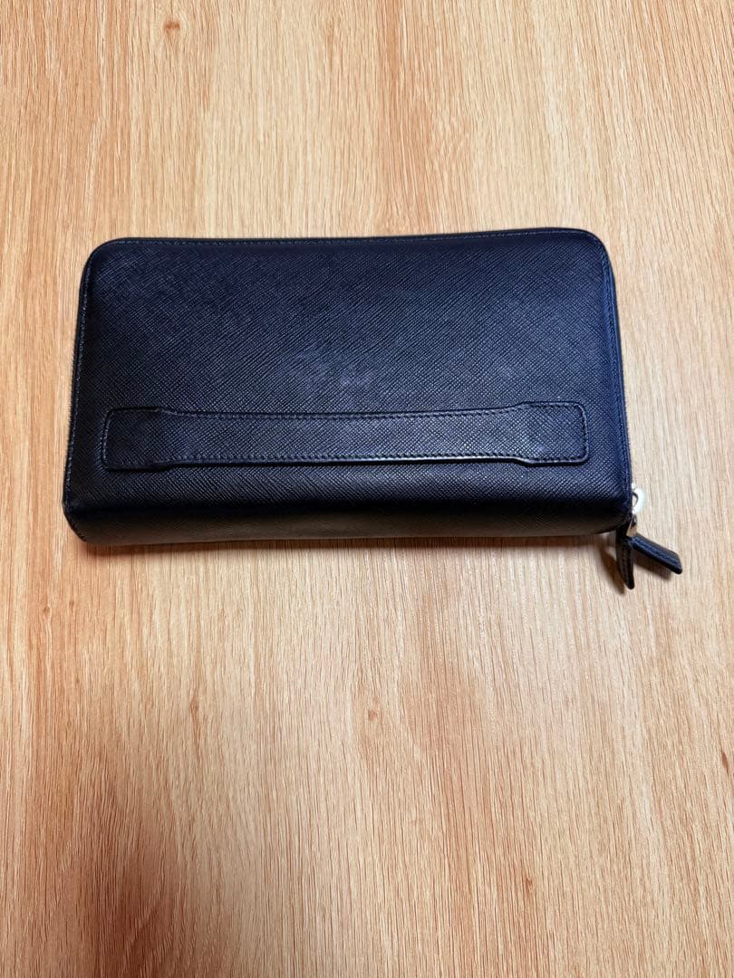 PRADA（プラダ）サフィアーノ レザー ラウンドファスナー 長財布