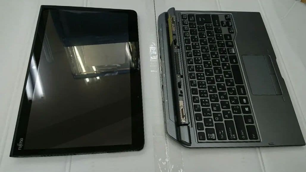 Fujitsu ARROWS タッチ可 Q737/R i5 2.7GHz 4GB