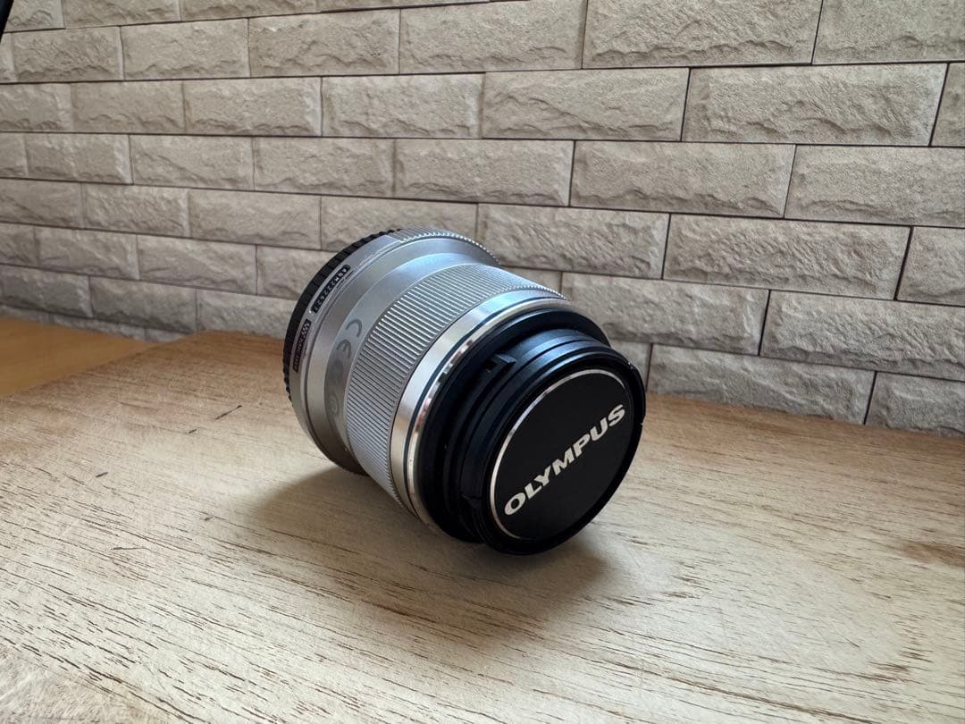 OLYMPUS M.ZUIKO DIGITAL 45mm F1.8 シルバー