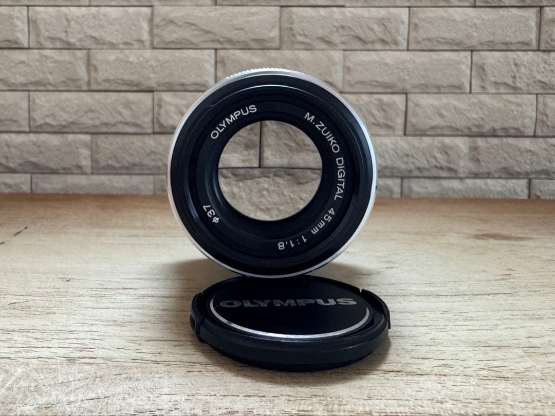 OLYMPUS M.ZUIKO DIGITAL 45mm F1.8 シルバー