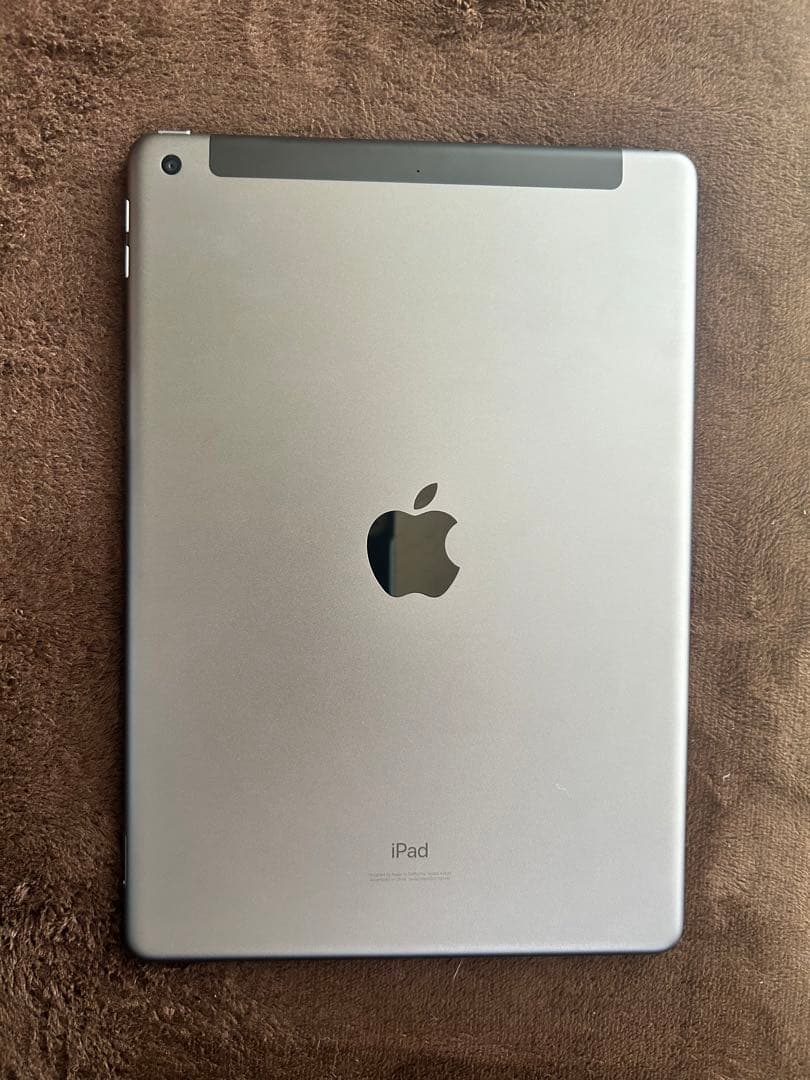 iPad 第8世代　32GB Wi-Fi + Cellular