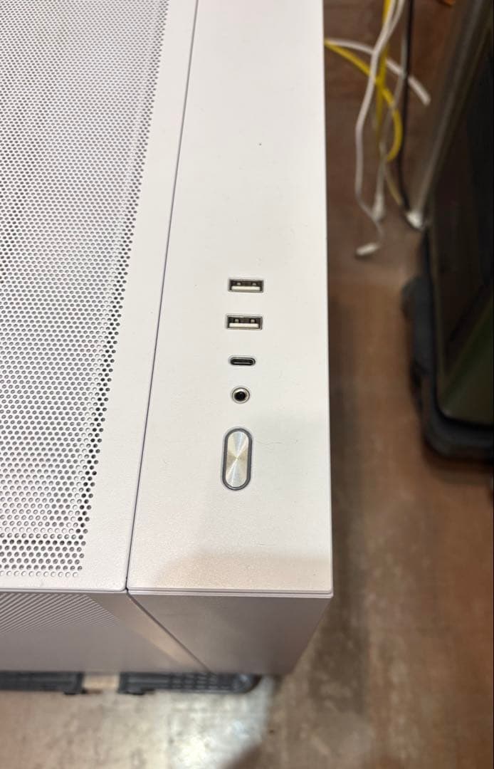 ★土日放出値引き　リアンリ3面メッシュ 011AIR MINI ATX電源搭載可