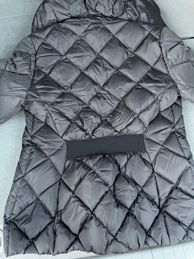 【値下げしました】MONCLER ダークグレー ダウンジャケット