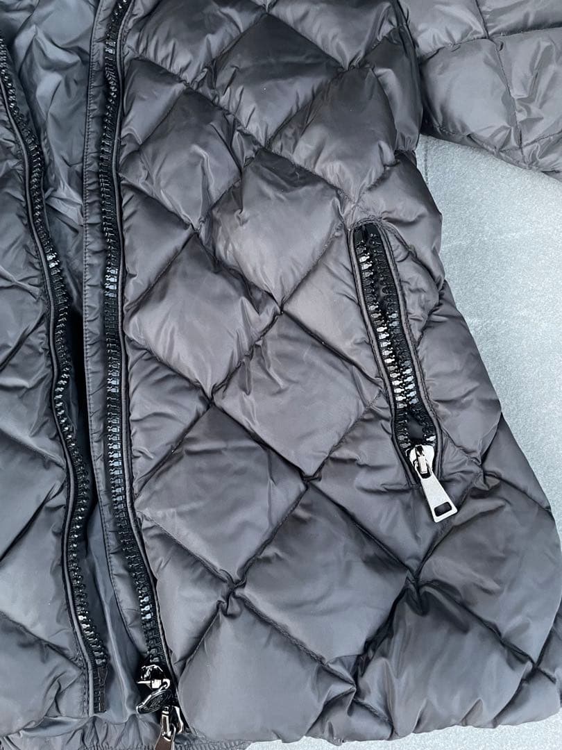 【値下げしました】MONCLER ダークグレー ダウンジャケット