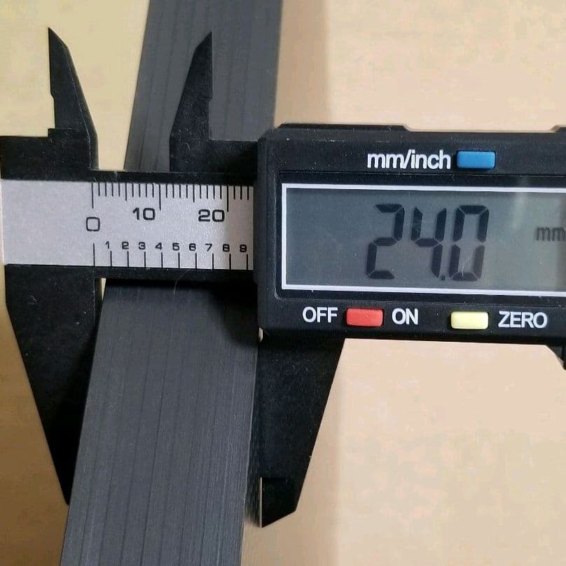 【訳あり品】カーボン板・ドライカーボン　厚み約24mm サイズ450×450mm