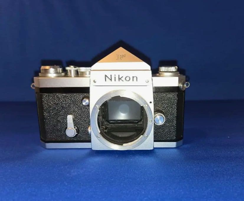 Nikon F 一眼レフ No71番と望遠レンズ