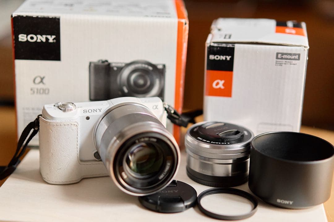 美品 SONY α5100 ミラーレス一眼　ボディのみ