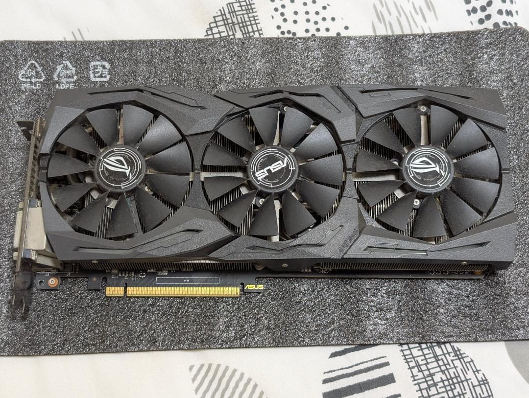 グラフィックボード・グラボ・ビデオカード ASUS ROG STRIX-GTX1060-O6G-GAMING [6GB]