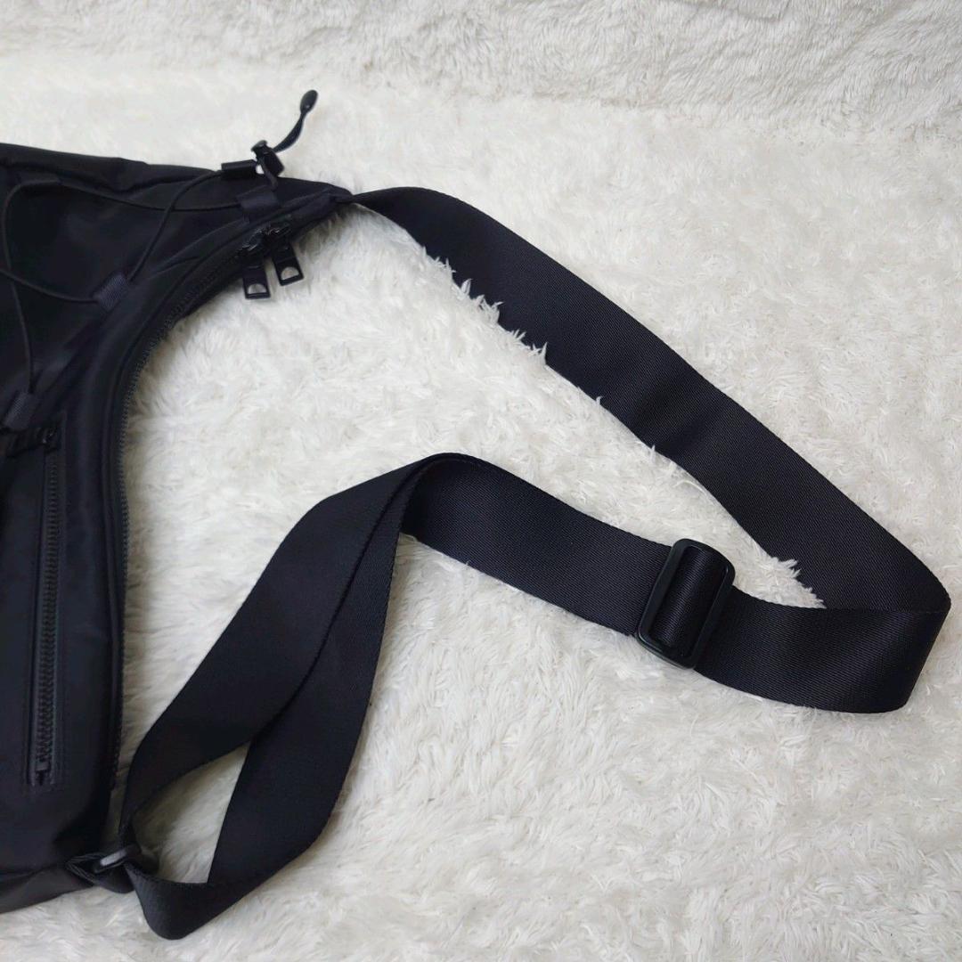 【未使用級】極美品 オニツカタイガー メッセンジャーバッグ 刺繍 ブラック トラ