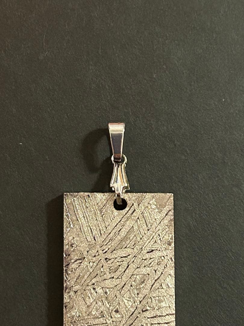 宇宙からの贈り物　アイアンメテオライト　ペンダントトップ隕石