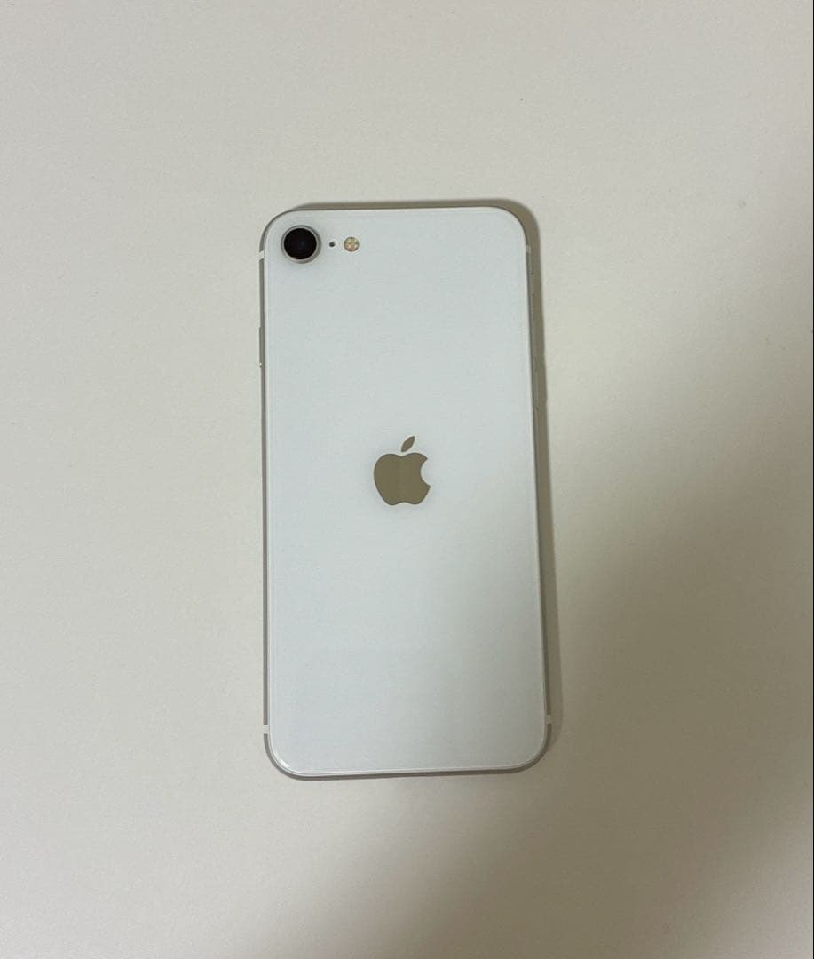 iPhone SE 第2世代(バッテリー最大容量73%)