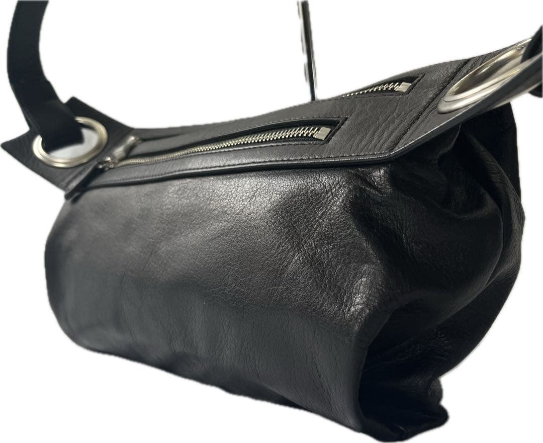 【希少】kawakawa ハトメ レザー　ボディバッグ M　ブラック　斜め掛け