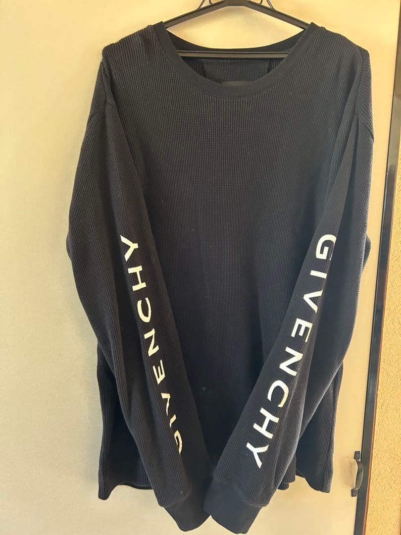 購入しましたがサイズが合わなかったため出品します Ｓサイズですが少し大きめです