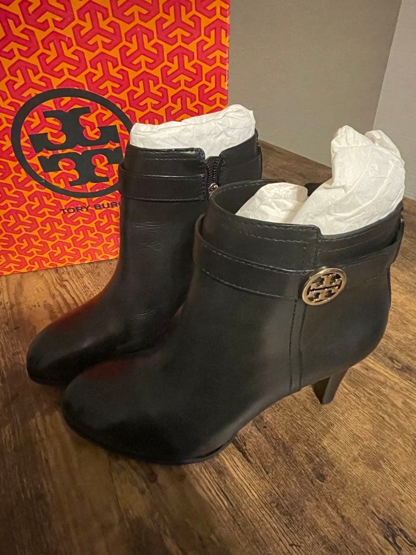 な*ご様 TORY BURCH 人気のブラック　ショートブーツ　8M 24.5〜