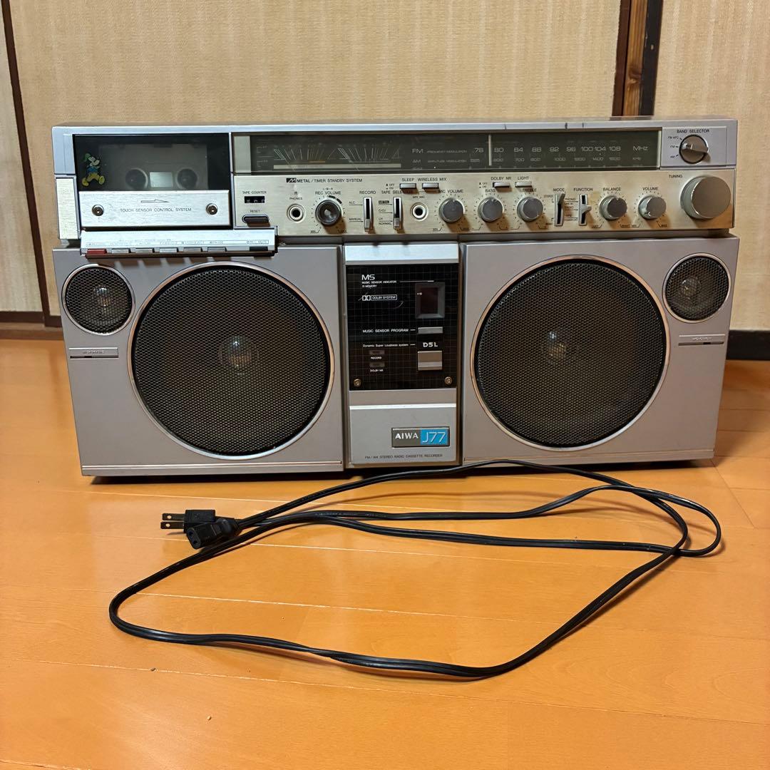 【10月1日までの出品】 Aiwa J77 ラジカセ シルバー ジャンク扱い
