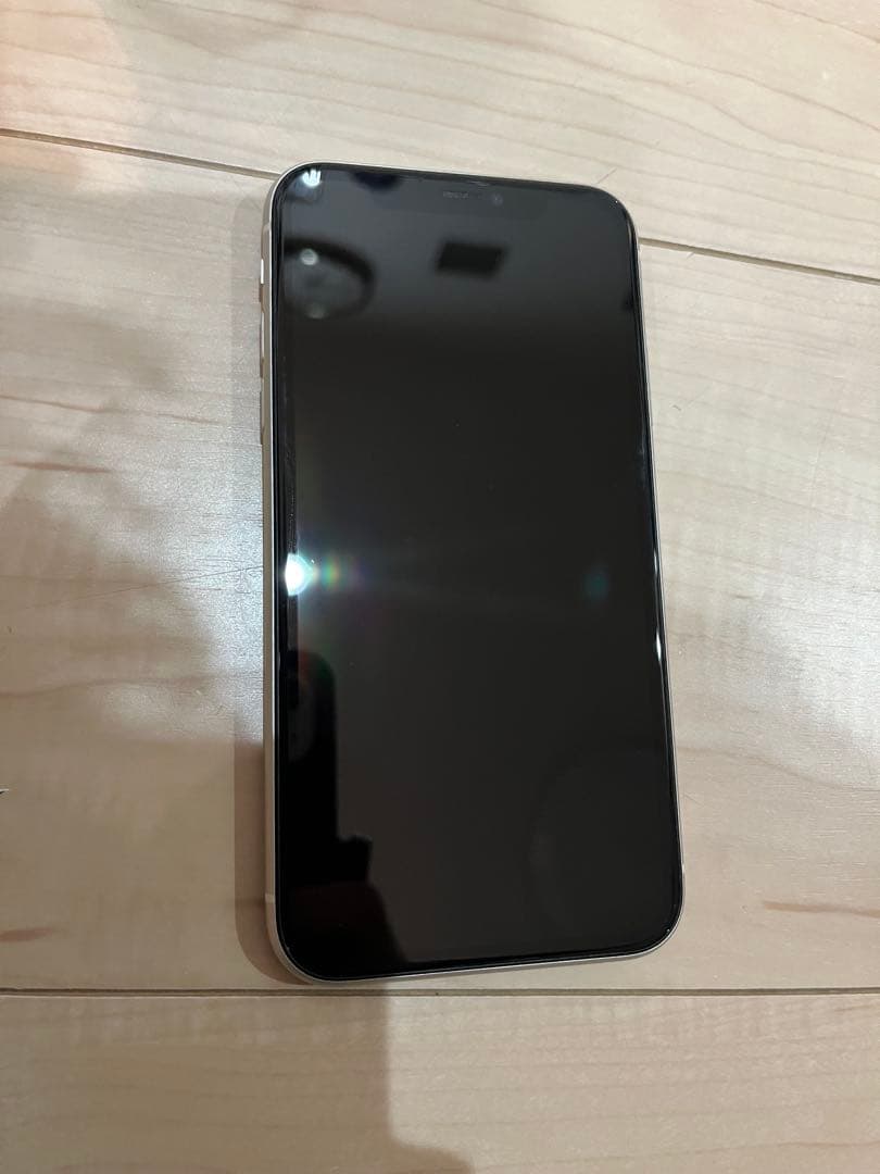 Apple iPhone 11 ホワイト 本体　SIMフリー
