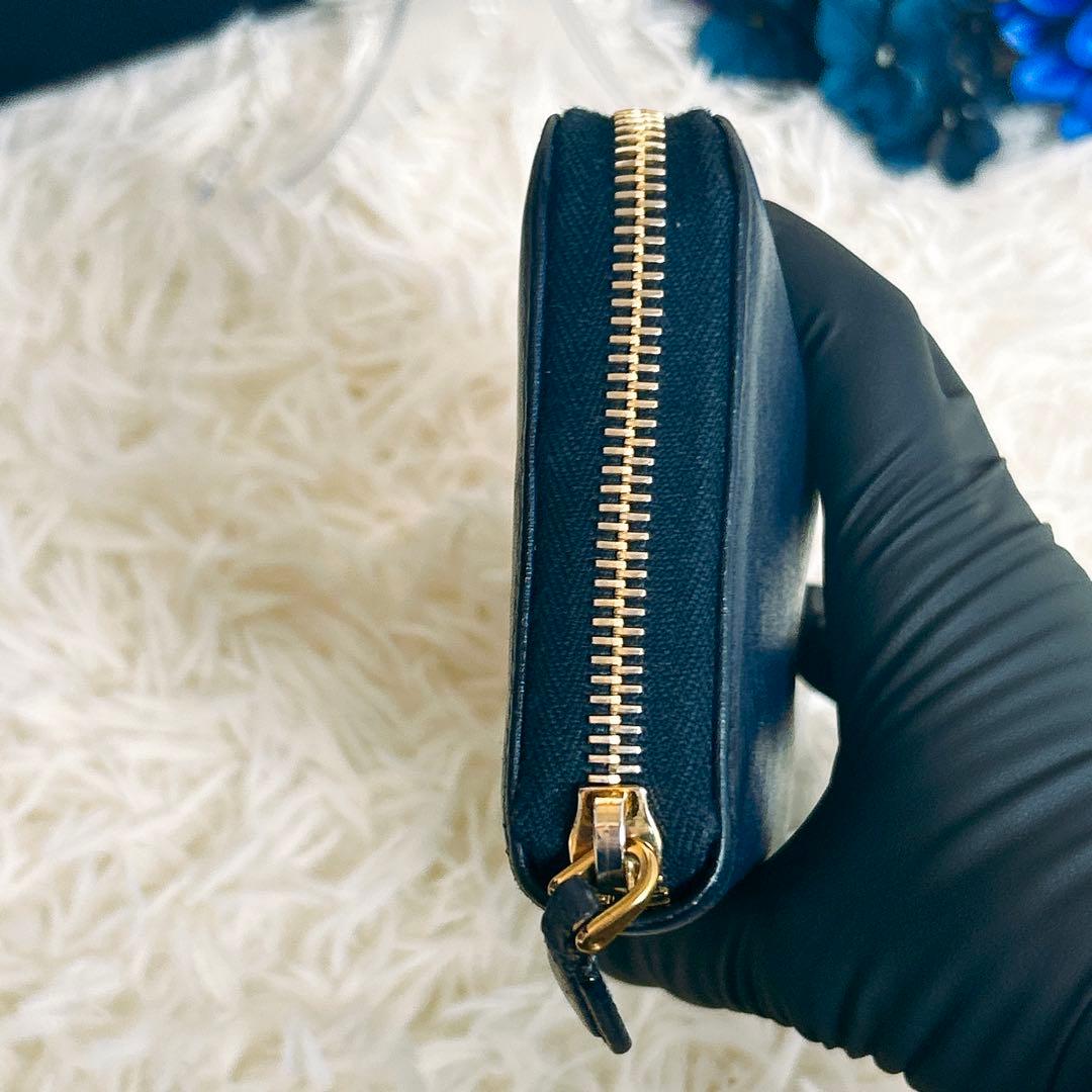 美品 プラダ 長財布 ラウンドジップ ヴィッテロムーブ ネイビー レザー