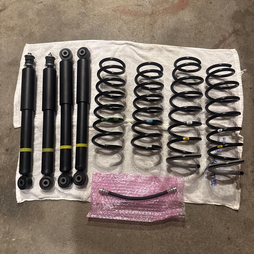 JB64W ジムニー純正ショックアブソーバ -4本セット 新車はずし