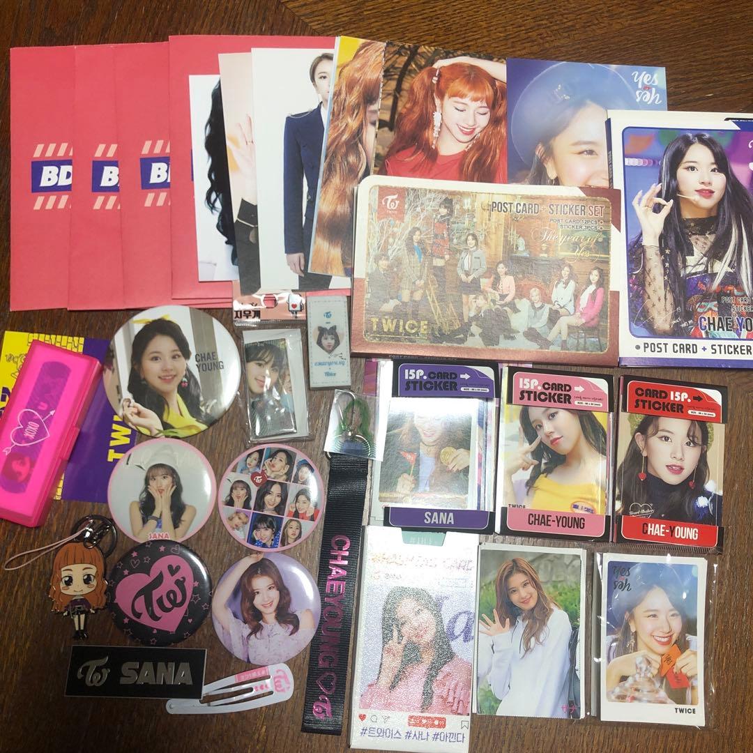 TWICE 缶バッジ・絆創膏・雑貨・カードいろいろまとめ売り
