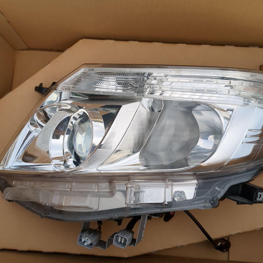 トヨタノア　左側ヘッドランプ　純正　美品