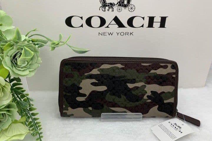 新品未使用コーチ長財布迷彩柄グリーンシグネチャーメンズレディース送料無料即日発送