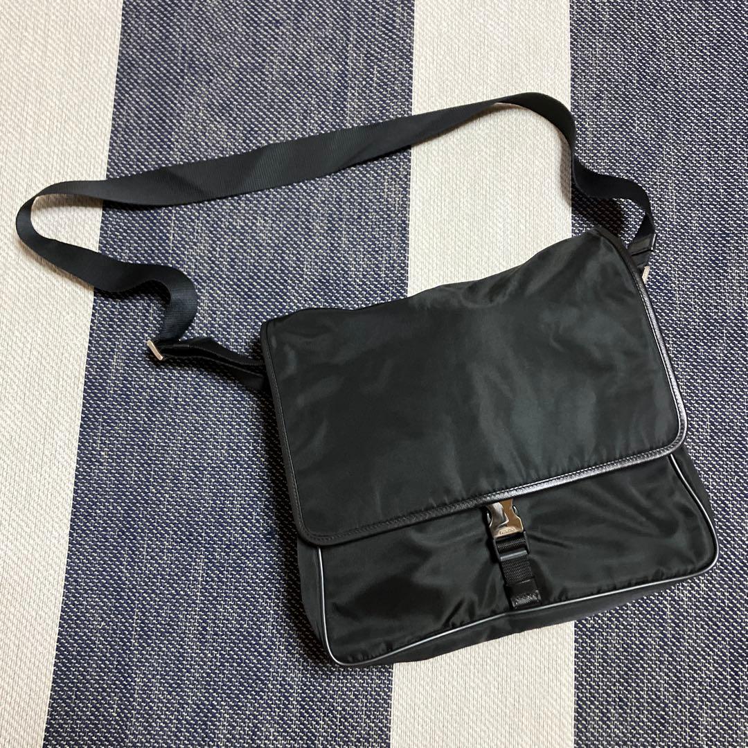 PRADAメッセンジャーバッグ　中古美品良好