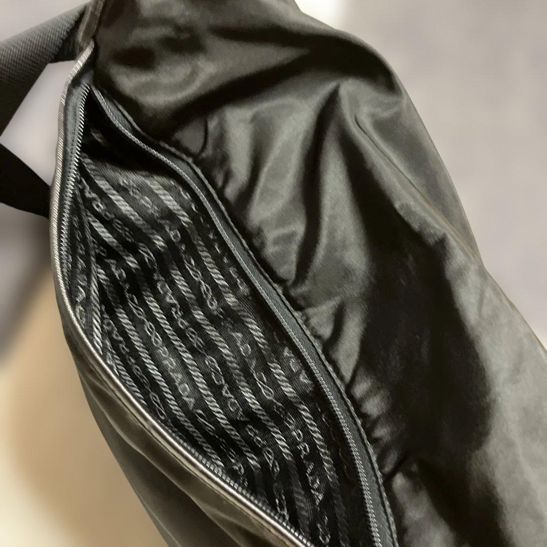 PRADAメッセンジャーバッグ　中古美品良好