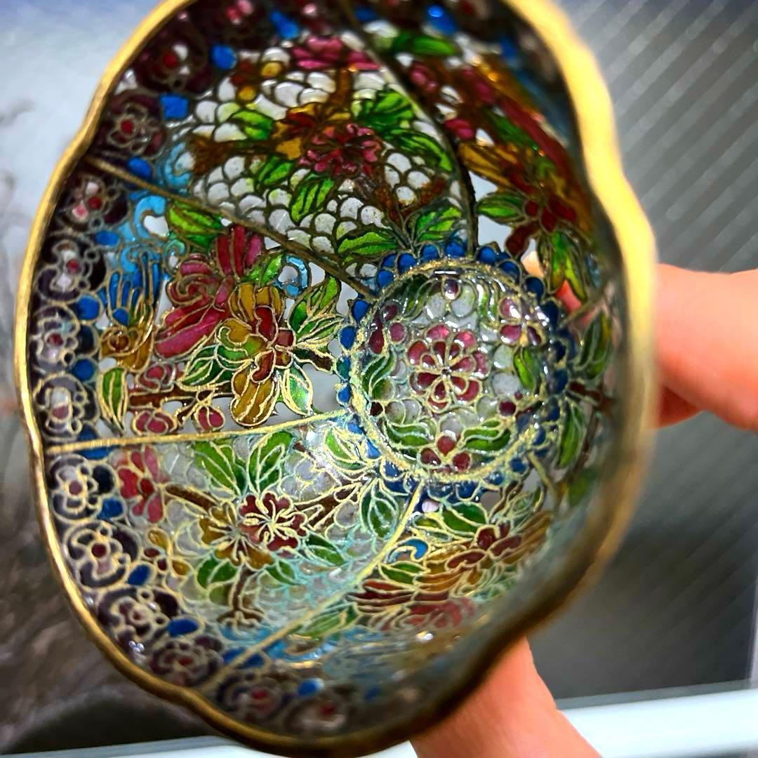 骨董　ガラス七宝　透胎七宝　省胎七宝　透かし技法　彩色花綴り　輪花フチ　盃