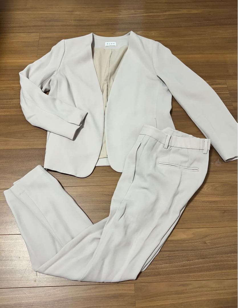 PLSTプラステ 大きいサイズXXL セットアップ ノーカラー アイボリー