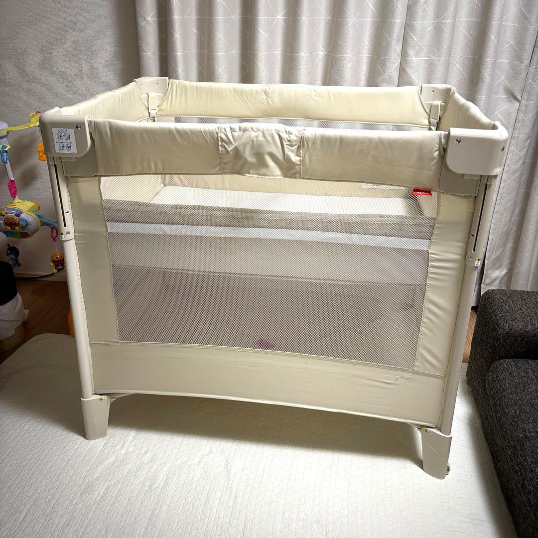 美品　ココネルエアー　アップリカ　ベビーベッド　ベビーサークル　ミルクホワイト