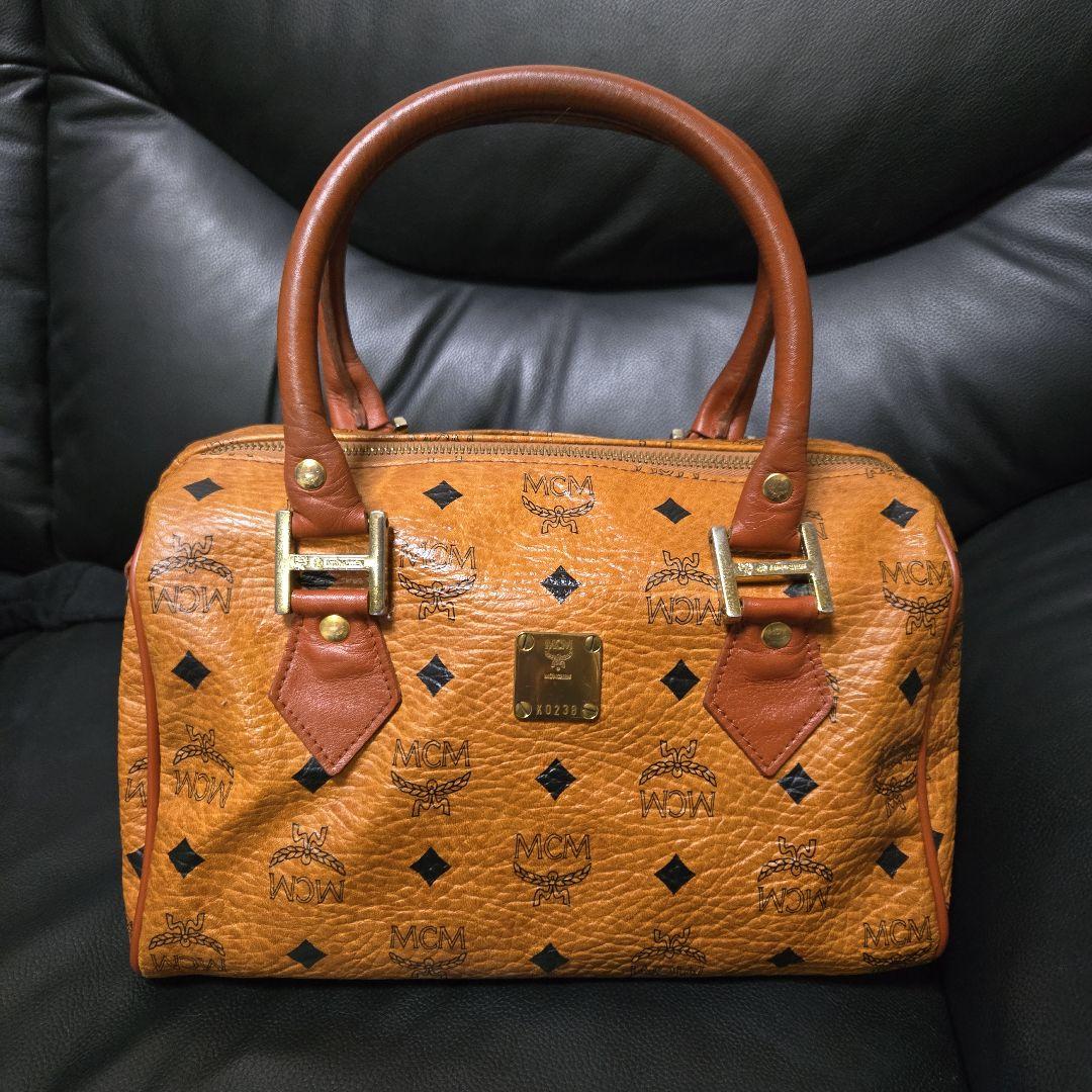 MCM ロゴ入りブラウンレザーボストンバッグ