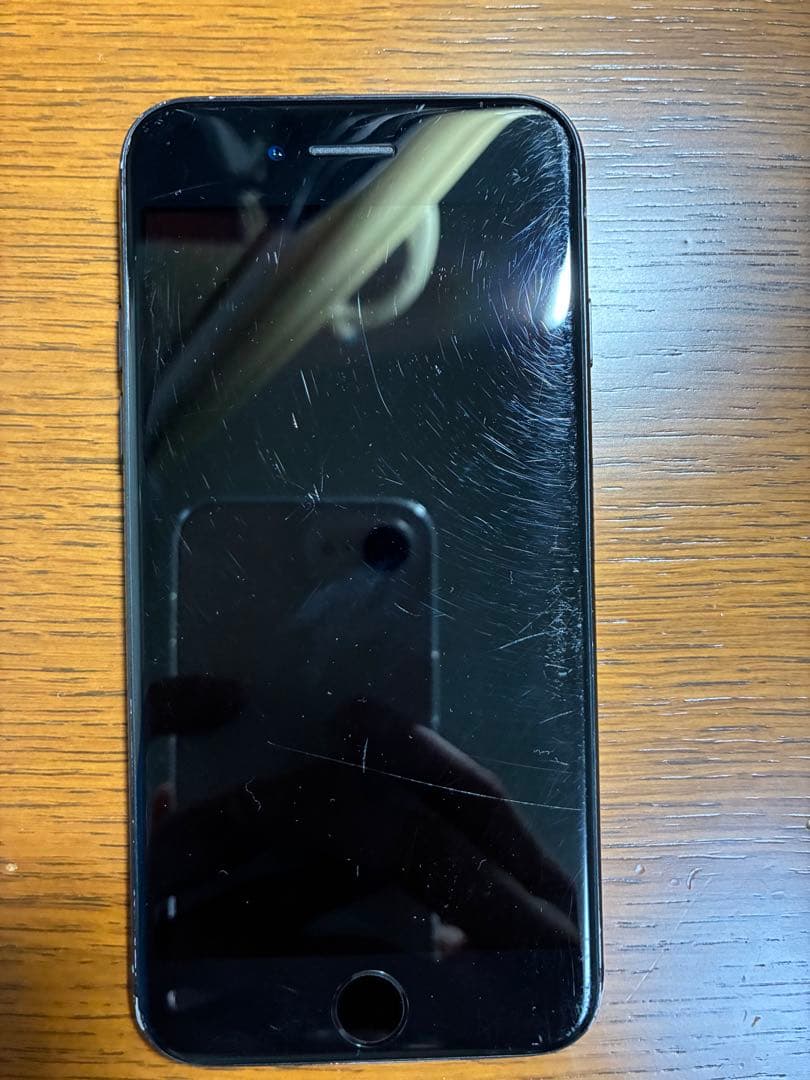 iPhoneSE(第二世代)ブラック 本体 SIMフリー　傷あり