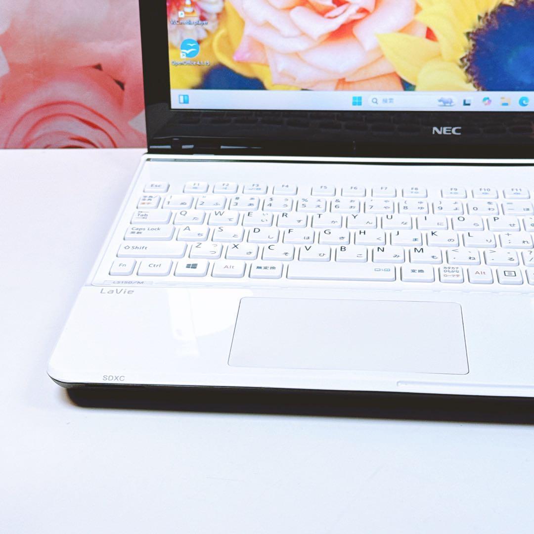 新品爆速SSD✨すぐ使えるノートパソコン✨Windows11カメラ付き✨薄型✨