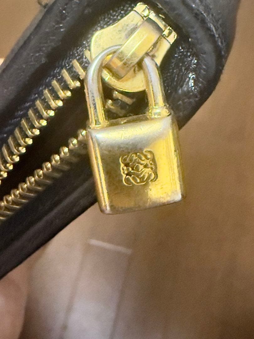 ロエベ LOEWE ラウンドファスナー 長財布 アナグラム