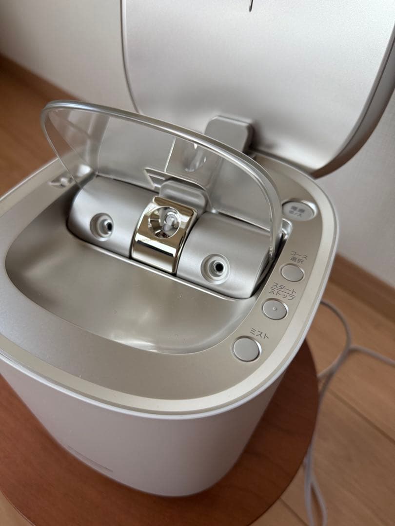 ラッキ最終値下げ！フェイススチーマー ホワイト マーブル模様