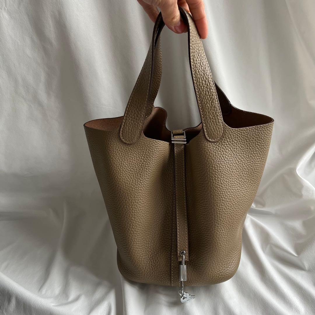 【美品】楽天 4Uキューブバッグ ｍｍ　本革　シルバーカデナ　グレージュ